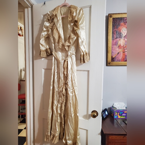 Elegant Cream Women's Coat - Picture 1 of 12